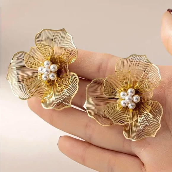 Flower Earrings 🔥 - Picture 1 of 4